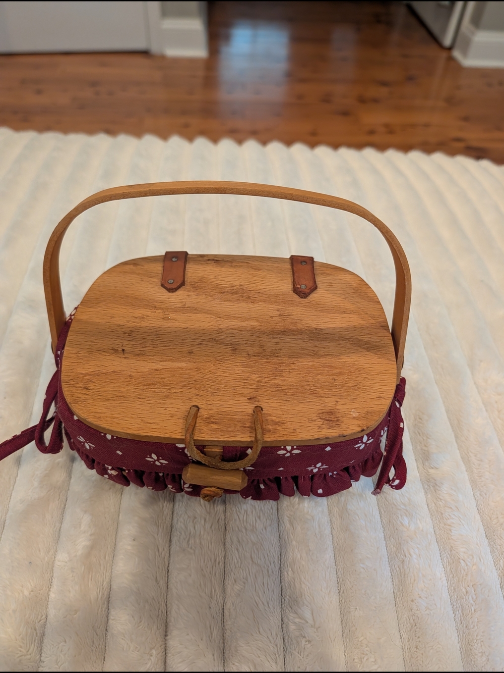 Handheld Wooden-Top Women's Basket Bag in Burgundy